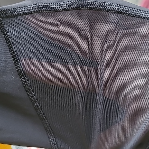 Lululemon Mix and Mesh Tights - Picture 6 of 6